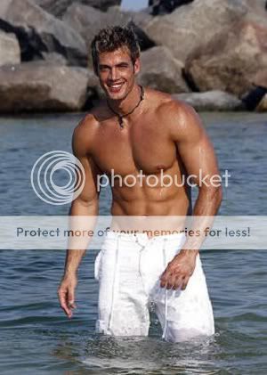 William Levy en calendario 2011